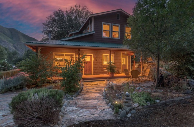 Delightful Home and Property Minutes from Yosemite