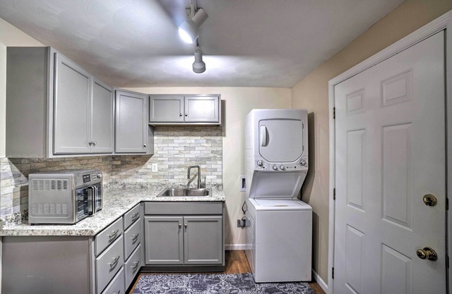 Delightful Tipp City Unit w/Covered Patio!