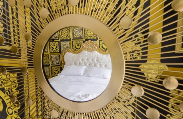 Deluxe 2 Bed Versace Bungalow Hot Tub, Sky TV, Cinema Screen Saffron Walden