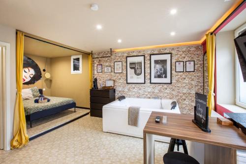 Deluxe Studio Jazzy, Jacuzzi, MULHOUSE CENTRE