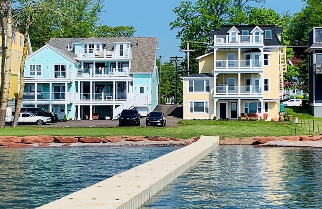 Deluxe Waterfront Loft 2 Bedroom Downtown Ch"town