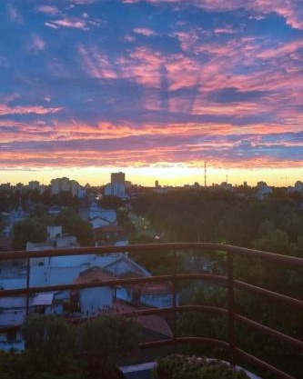 Departamento luminoso con balcón terraza y vista abierta