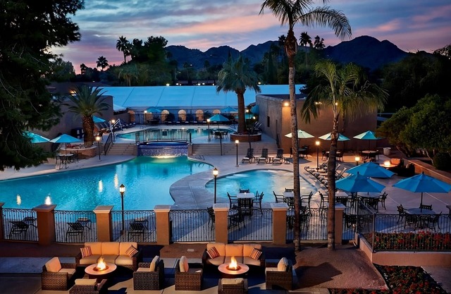 Desert Adventure! 2 Serene Units, Picturesque Views, Spa, Bar, On-Site Dining