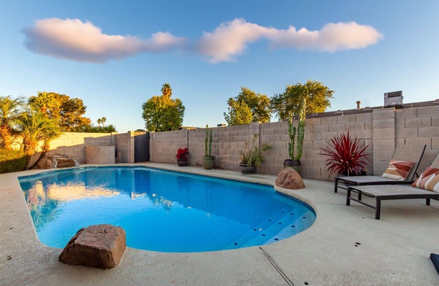 Desert Modern - Old Town Scottsdale! Pool and Hot Tub! Game Room!
