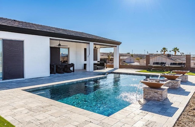 Desert Oasis a McCulloch Pool Home