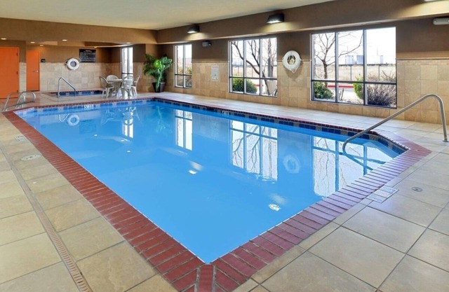 Desert Oasis Retreat in Albuquerque! Free Breakfast, Indoor Pool, Pets Allowed!