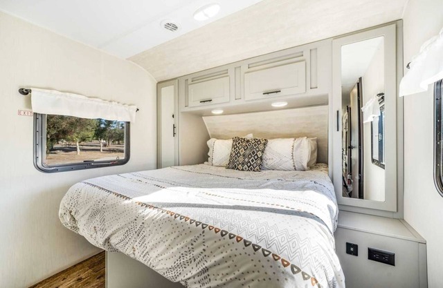 Desert Tiny Home B37: Surrounded by Mountains! Close to Jacumba Hot Springs