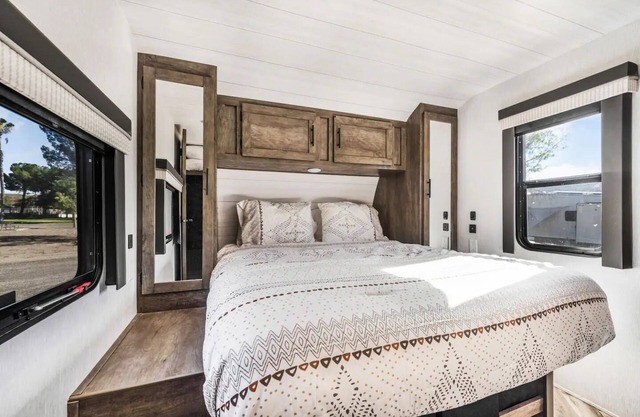 Desert Tiny Home B29: Experience Serenity w/ Hiking & Shady Lounge Areas