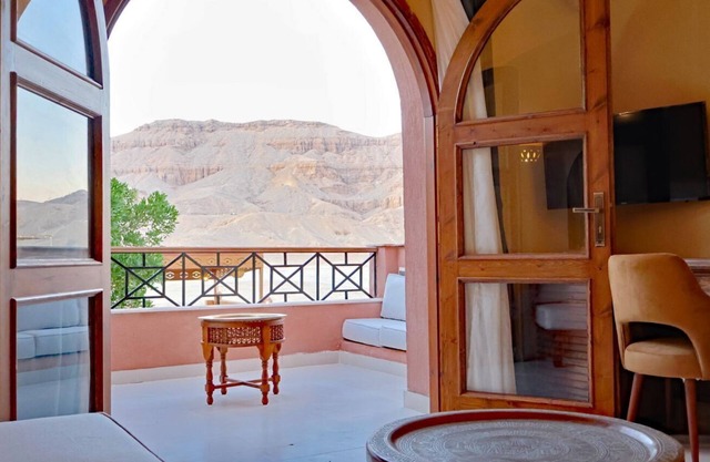 Desert top floor Suite at Malkata House: Pool & Dine