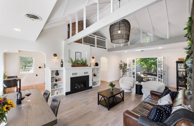 Designer Downtown Saint Helena Home. Walking Distance to Downtown!