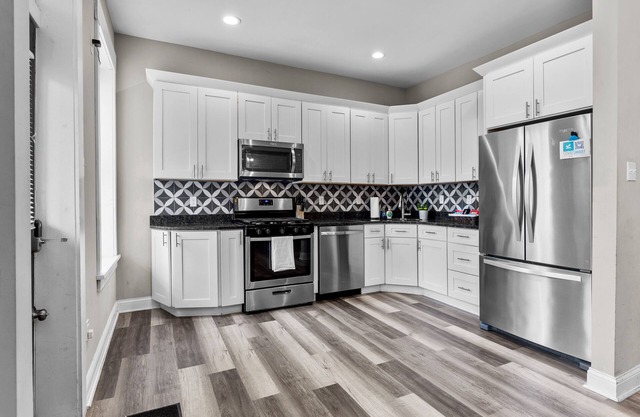 Designer Home in Shaw Right Side - JZ Vacation Rentals