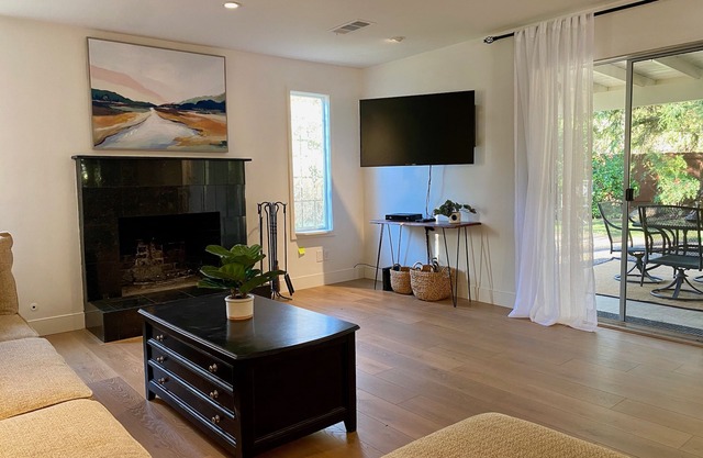 Designer Home Nestled In Redwood Trees W/Fenced Backyard near Bidwell Park