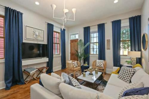 Designer Home Walking Distance To The French Quarter's