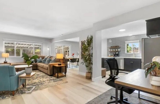 Designer Remodel * 4B2B * King Beds * 65" TV