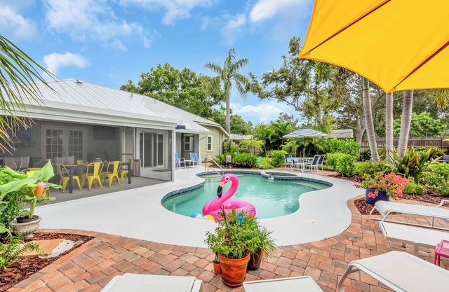 Destiny Palms Pool & Spa, Game Room, Mini Golf, Giant Chess Near IMG & AMI