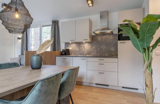 Detached chalet with air conditioning