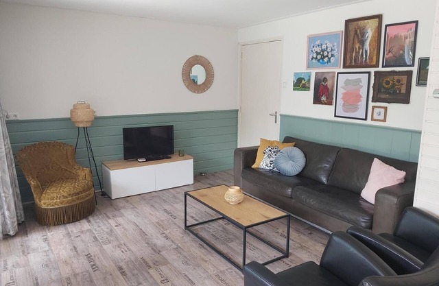 Detached holiday bungalow for six people