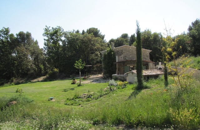 Detached house at the foot of the Luberon near Cabriéres d'Aigues FR2RQ1YR