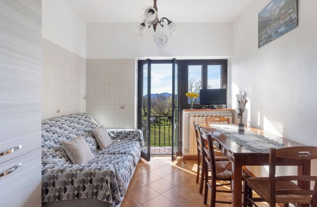 Detached house with garden and parking space