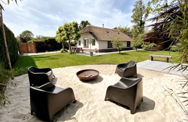 Detached house with great garden on forest edge