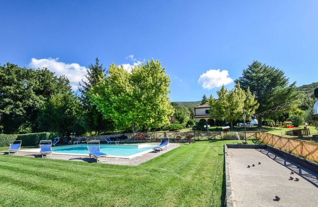 Detached manor with private pool, bikes 7km from Amelia, quiet area.