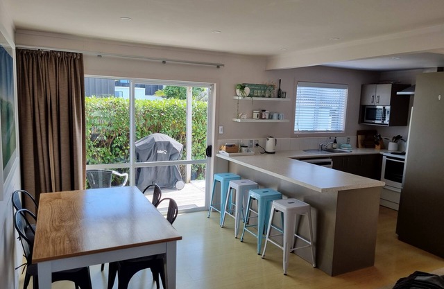 Dillon Delight - 2 min walk to Waihi Beach
