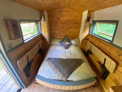 Dingle Glenn secluded woodland cabin