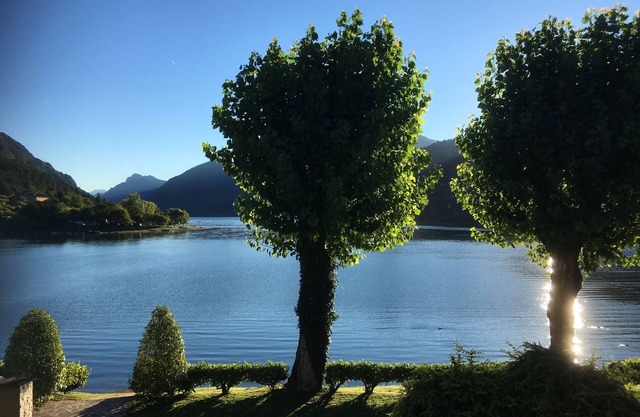 DIRECTLY ON THE BEACH/LAKE, apartment up to 4 people, pool and garden, Villa Soghetta type S3