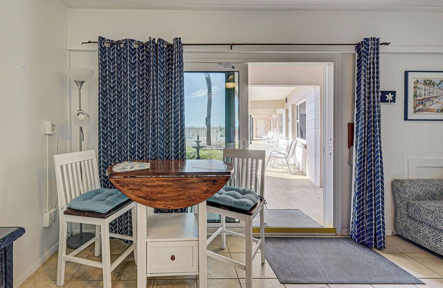 Directly on the Gulf - Unit 7 - Studio - Ground Floor - Sleeps 2