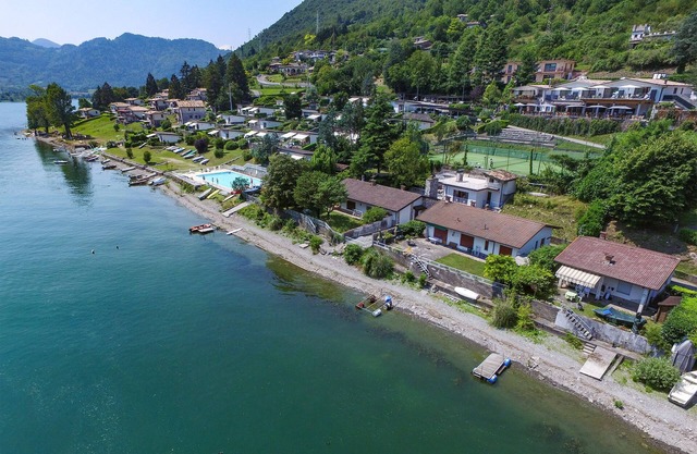 Directly on the lake with two bedrooms