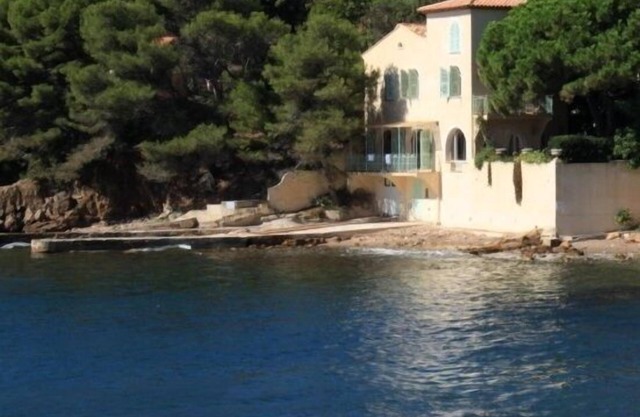 Directly on the Mediterranean See 'Pieds dans l'eau'