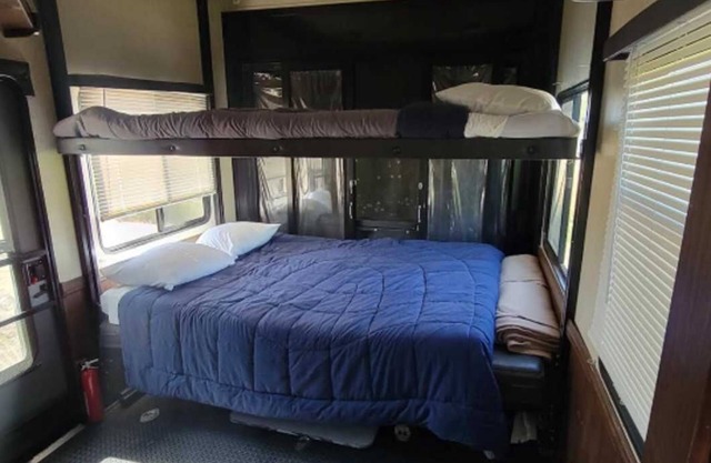 Discover Desert Tranquility: Comfortable Resort with Nature Access