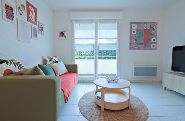 Discover "Lit d'Isle", your haven of peace in a secure residence with parking!