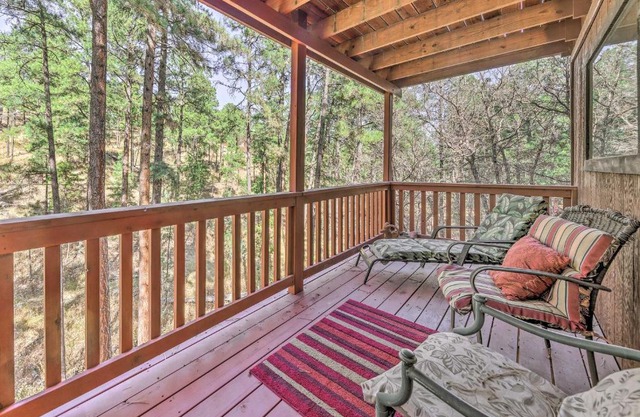 Dog-Friendly Alto Escape with Hot Tub and Foosball!