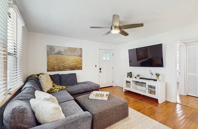 Dog-friendly bungalow with a fenced yard, deck, washer/dryer, & AC