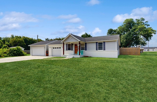 Dog-friendly coastal home with enclosed yard and boat parking available