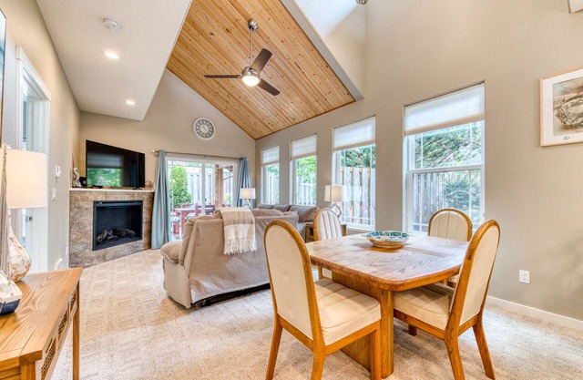 Dog-friendly home near beach with private hot tub, 3 kayaks, 2 bikes, SUP