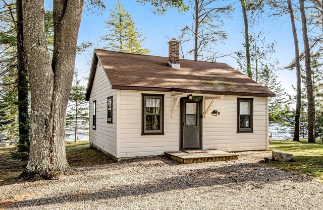 Dog-friendly lake cabin with waterfront views & on-site swimming/fishing/boating