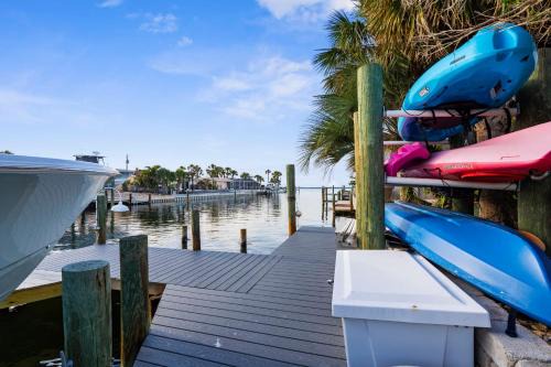 Dolphin Cabin! Available for Summer! Screened Pool, Dock & More!