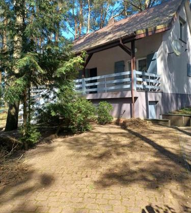 Domek pod Sosnami nad jeziorem Głuszyńskim