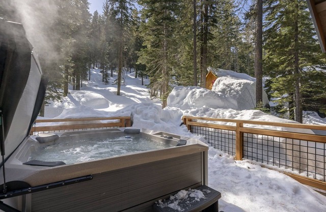 Donner Lake Oasis W/Private Hot Tub, Short drive to the lake and resorts.