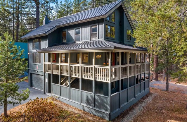 Donner Lake - Truckee! One block to West End Beach/10 minutes to Sugar Bowl!