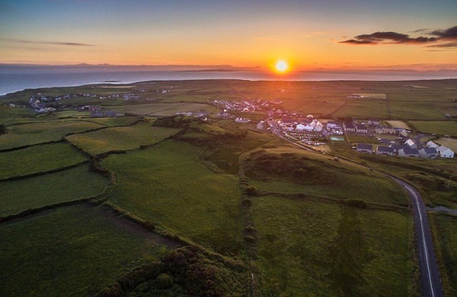 Doolin Village L08 - a two story that sleeps 6 guests in 3 bedrooms