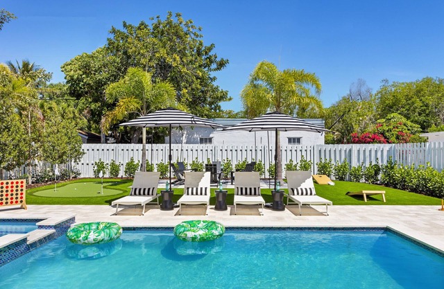 Dos Palmas Luxury Pool, Hot Tub, Putting Green, Fire Pit