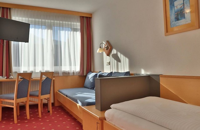 Double room (2 beds) with shower, toilet - trombone, pension