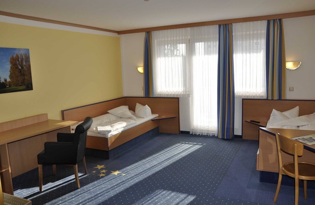 Double Room TWIN (1) - sleep & go Hotel Magdeburg GmbH