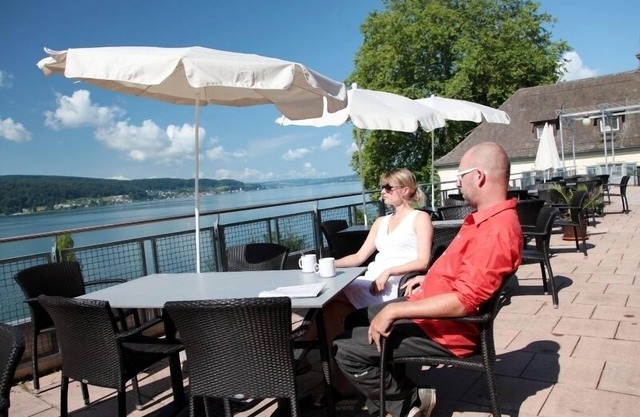 Double room with double beds, shower/WC