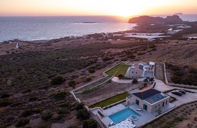 Double villa complex Bespoke, luxury, heated pool, jacuzzi, sea view