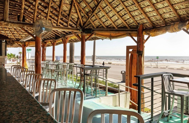 DoubleTree by Hilton Hotel Galveston Beach
