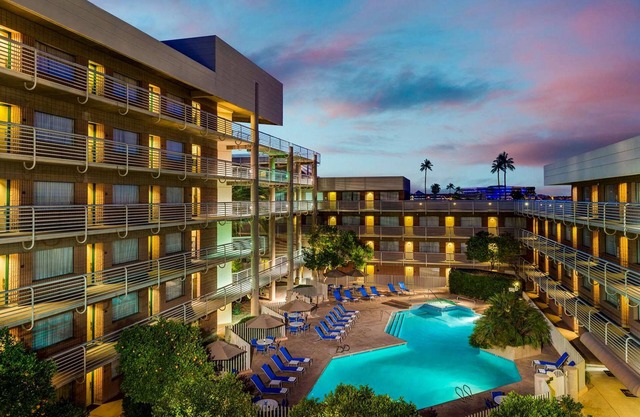 DoubleTree Suites by Hilton Phoenix